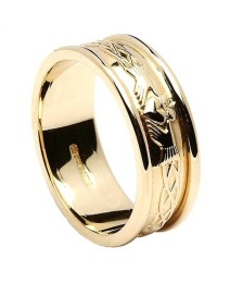 Gravierte Claddagh alles gelbe Gold