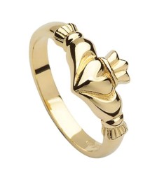 Elegant Claddagh Ring