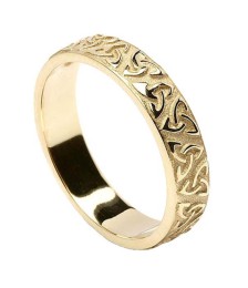 Men's Embossed Trinity Knot Wedding Ring - Yellow Gold