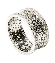 Trinity Cluster Ring with Diamond Trim