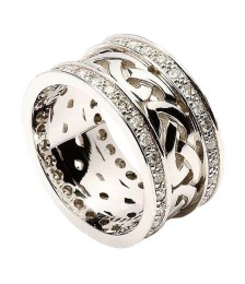 Bague noeud celtique avec bordure en diamant