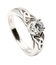 Round Diamond Engagement Ring