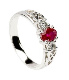 Bague de fiançailles en rubis et diamants