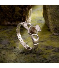 Bague en tissage Claddagh en marbre Connemara